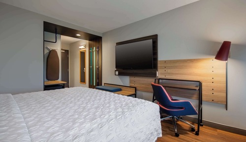 Chambre, 1 très grand lit, accessible aux personnes à mobilité réduite (Hearing)