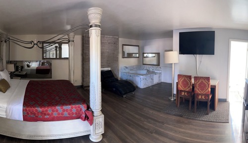 Suite, 1 très grand lit, bain à remous (Jacuzzi & Roman Bed)
