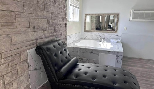 Suite, 1 très grand lit (Jacuzzi & Electric Fire Bed)