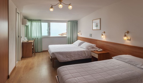 Chambre Quadruple, vue mer (no Balcony)