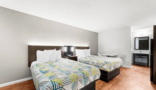 Chambre Deluxe, 2 lits doubles, fumeurs, réfrigérateur et four à micro-ondes