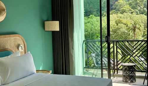 Chambre Panoramique, 1 très grand lit, vue montagne