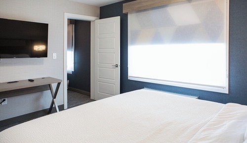 Suite, 1 chambre (Living Area Walk In Shower)