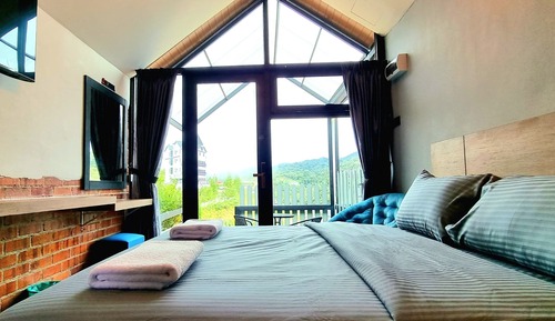 Chambre Double Signature, 1 grand lit, vue colline, côté montagne