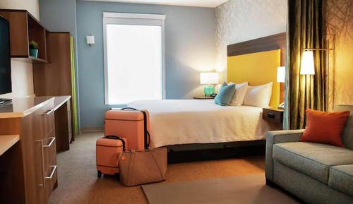 Suite, 1 très grand lit, accessible aux personnes à mobilité réduite (Roll-In Shower)