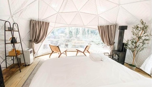Tente Premium, 1 très grand lit, bain à remous