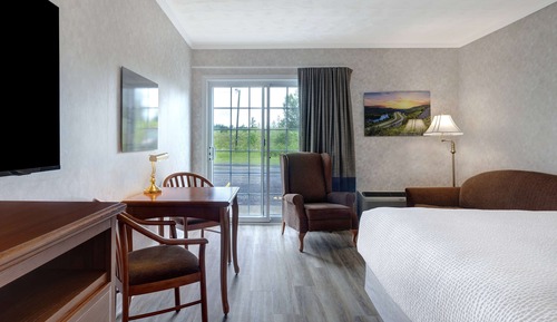 Chambre, 2 grands lits, accessible aux personnes à mobilité réduite (Mobility, Bathtub w/Grab Bars)