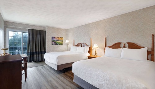 Chambre Standard, 2 grands lits (Upper Floor-Accessible by Stairs Only)