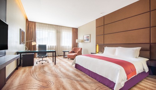 Chambre Premium, 1 très grand lit, accès au salon club