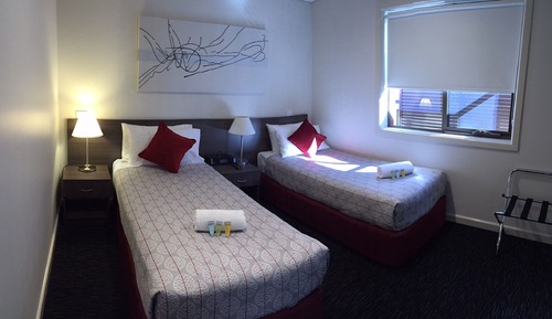 Appartement Exécutif, 2 chambres, 2 salles de bains, en bord de piscine