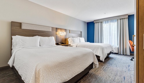 Chambre Standard, 2 grands lits, accessible aux personnes à mobilité réduite (Comm, Mobil Tran Shwr)