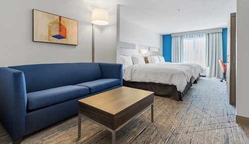 Suite, 1 très grand lit et 1 canapé-lit