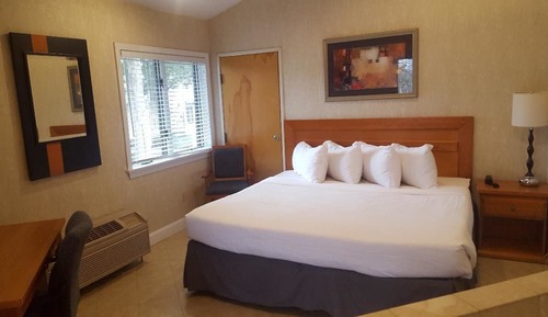 Chambre Luxe, 1 très grand lit, fumeurs, baignoire à jets