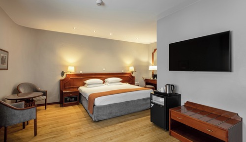Suite, 1 très grand lit et 1 canapé-lit