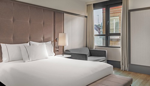 Chambre Triple, 1 grand lit et 1 canapé-lit