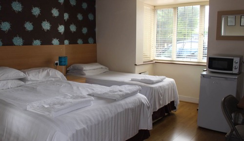 Suite, salle de bains attenante (with Double & Single bed)