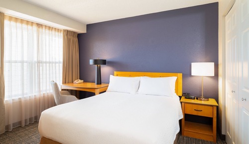 Suite, 2 chambres (Mobility/Hearing Access, Roll-In Shwr)