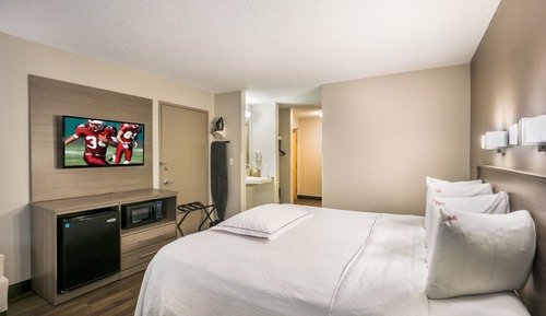 Chambre Premium, 1 très grand lit (Upgraded Bedding & Snack, Smoke Free)