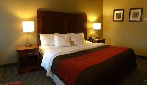 Chambre, 1 très grand lit, accessible aux personnes à mobilité réduite, non-fumeurs