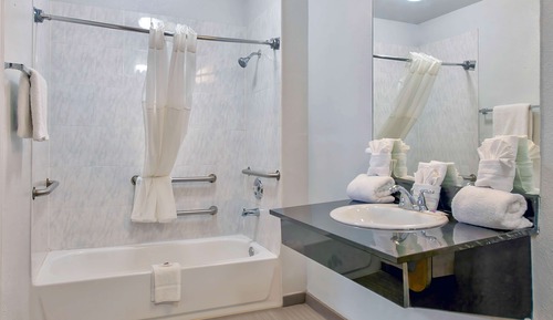 Suite Deluxe, 2 lits doubles, accessible aux personnes à mobilité réduite, non-fumeurs