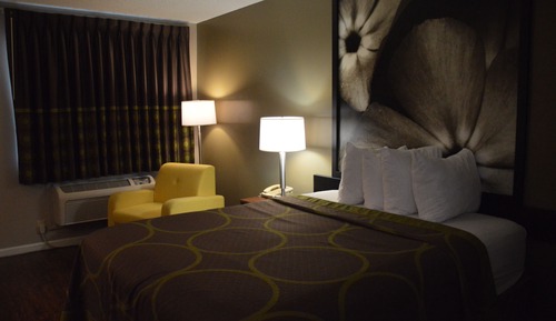 Chambre, 1 très grand lit, non-fumeurs