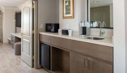 Suite, 2 grands lits (2 Room Governor Suite, Roll-In Shower)