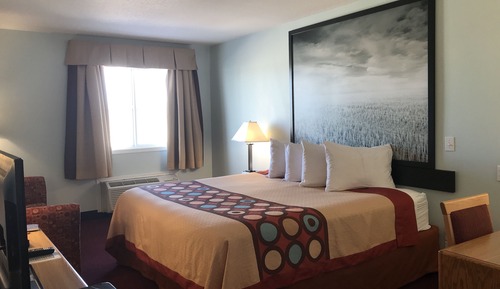 Chambre, 1 très grand lit, non-fumeurs