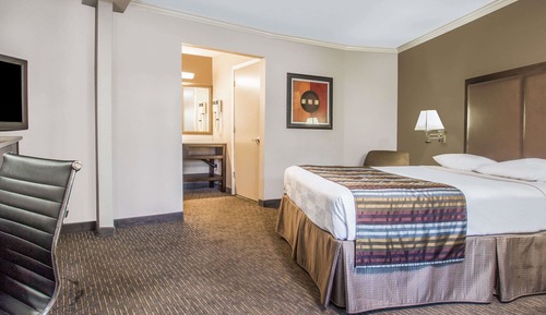 Chambre, 1 grand lit, accessible aux personnes à mobilité réduite, non-fumeurs (Mobility/Hearing)