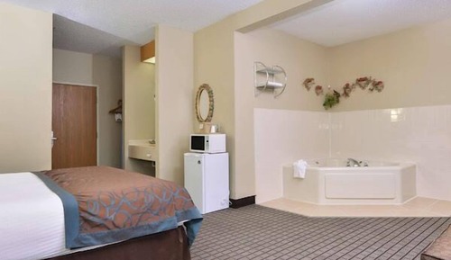 Chambre Standard, 1 très grand lit, non-fumeurs, baignoire à jets