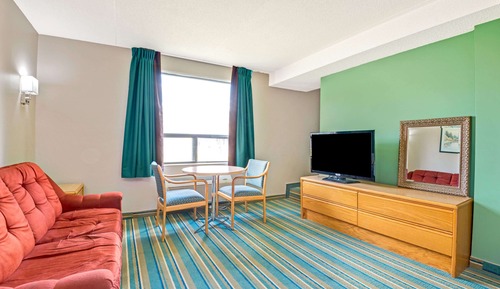 Chambre, 2 grands lits, réfrigérateur