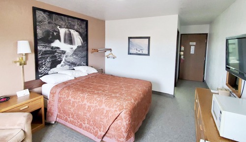 Chambre, 1 grand lit, accessible aux personnes à mobilité réduite, non-fumeurs (Mobility Accessible)