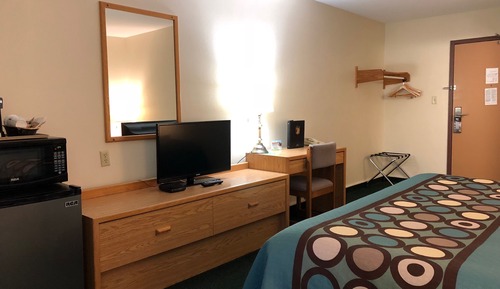 Chambre, 1 très grand lit, non-fumeurs