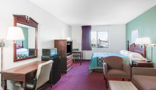 Suite, 1 très grand lit, réfrigérateur