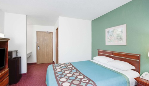 Chambre, 1 grand lit, réfrigérateur