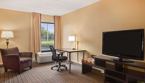 Chambre, 1 très grand lit, accessible aux personnes à mobilité réduite, non-fumeurs (Mobility)