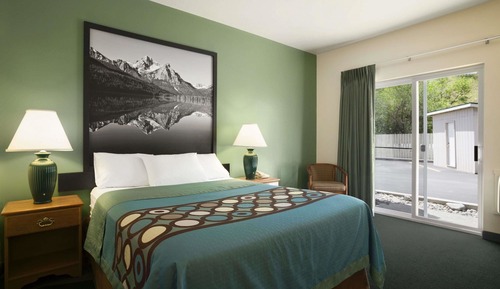 Chambre, 1 grand lit, accessible aux personnes à mobilité réduite (Mobility, w/ Grab Bars)