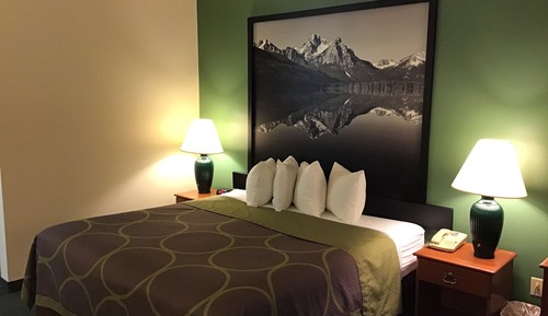 Chambre, 1 très grand lit, non-fumeurs