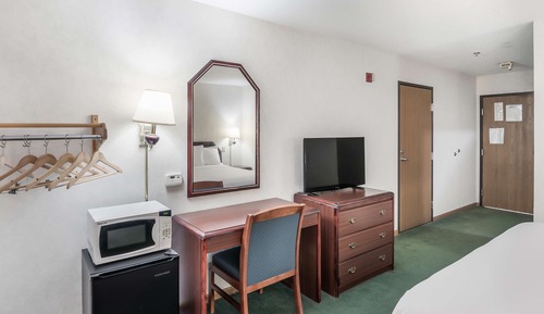 Chambre, 1 très grand lit, accessible aux personnes à mobilité réduite, non-fumeurs