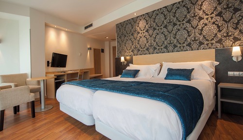 Chambre Triple Classique (con dos camas)