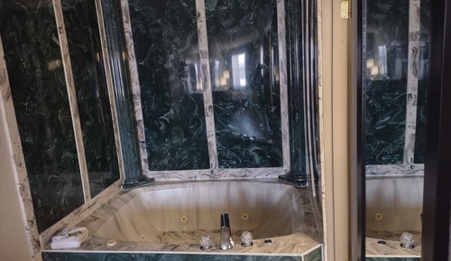 Suite, 1 très grand lit, non-fumeurs, bain à remous