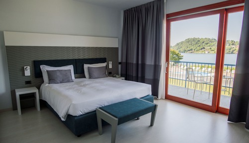 Chambre Double ou avec lits jumeaux, vue lac (No Lift)