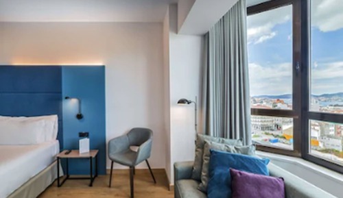Chambre Supérieure (King Bed and Estuary View)