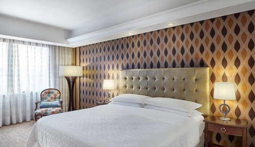 Chambre Supérieure, 1 très grand lit, accessible aux personnes à mobilité réduite (Roll-In Shower)