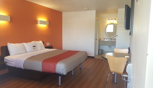 Chambre Standard, 1 très grand lit, fumeurs