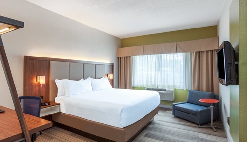 Suite, 1 très grand lit et 1 canapé-lit