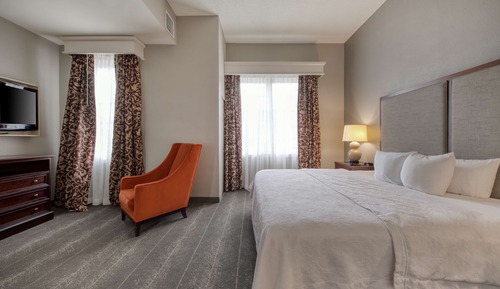 Suite, 1 très grand lit, non-fumeurs (Mobility/Hearing with Roll-in Shower)