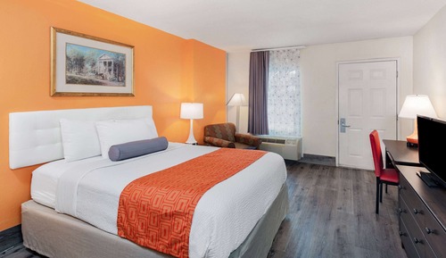 Chambre, 1 grand lit, accessible aux personnes à mobilité réduite, fumeurs