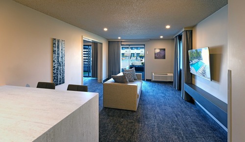 Suite, en bord de piscine