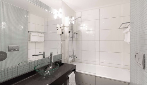 Chambre Familiale (Three)