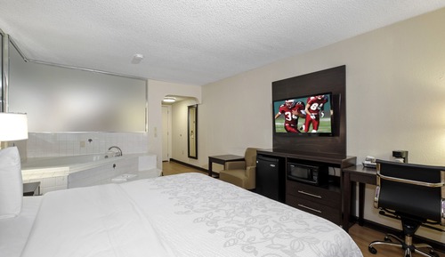Chambre Premium, 1 très grand lit, baignoire à jets (Upgraded Bedding & Snack, Smoke Free)